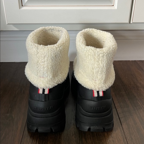 Like New! Hunter Esme Lug Sole Waterproof Boots - Picture 6 of 8